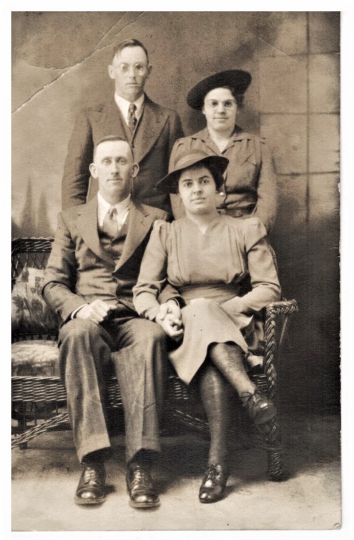 pictures/FLORENCE & FRANK RICHARDS/Couples/Annie Richards and Jimmy Fife wdg 001.jpg
